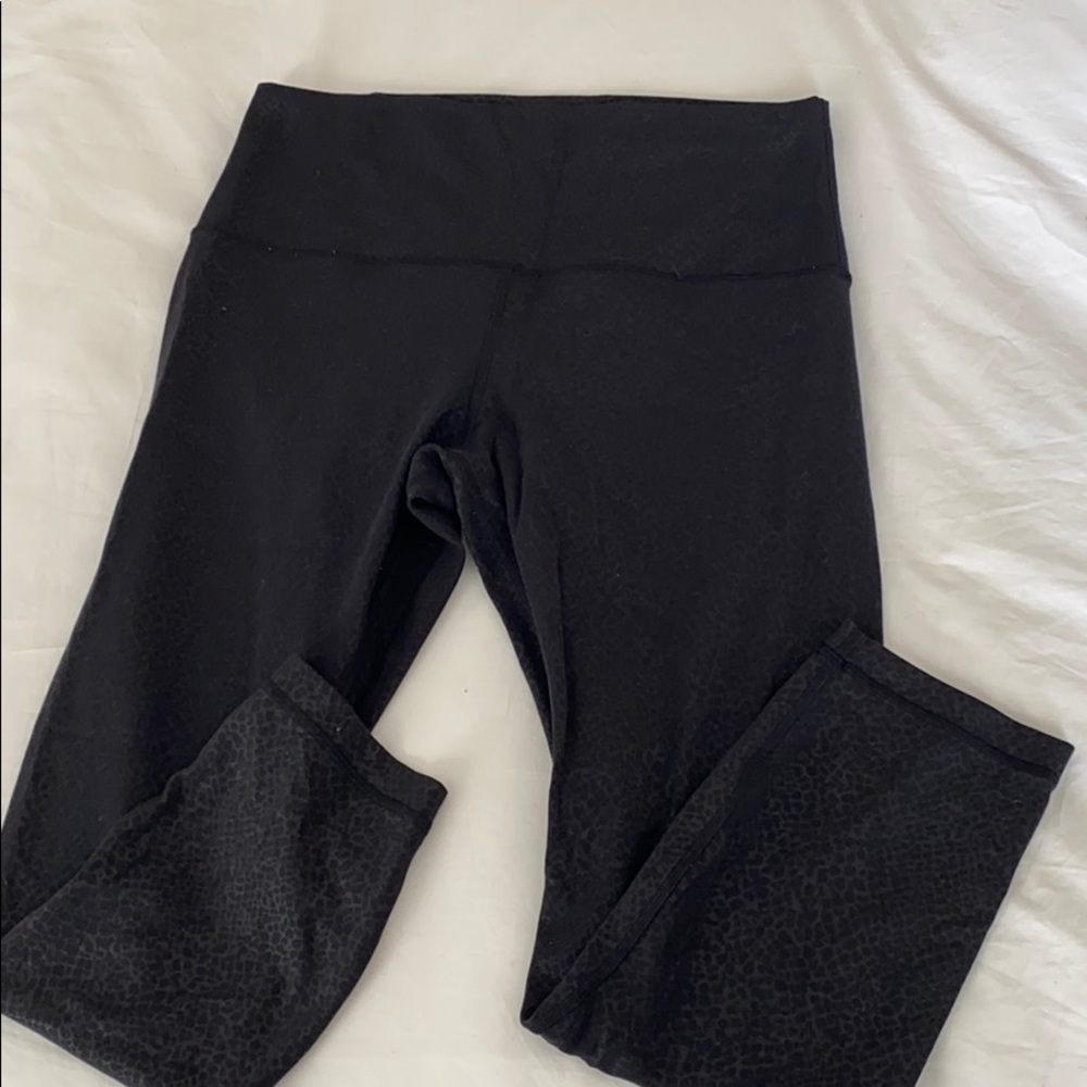 Croc effect Lululemon black cropped legging
